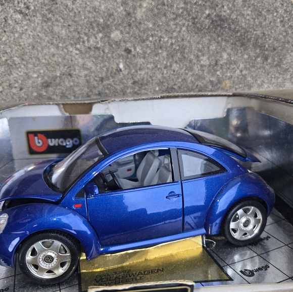 NEW BBurago Volkswagen NEW Beetle - Picture 1 of 5